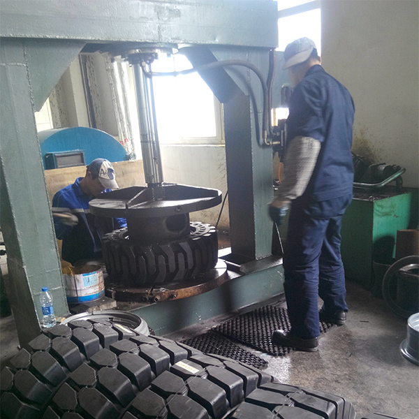 SKID-STEER-TIRES-(5)